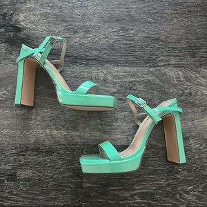 NWOT Mint Heeled Sandals